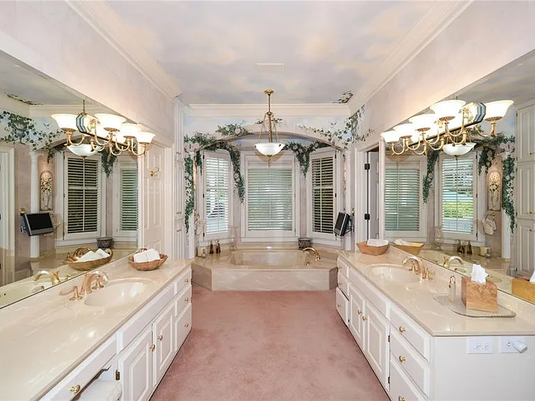 1640 Lazy River Ln — Photo 38