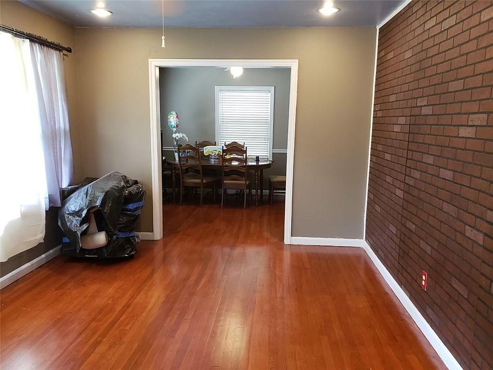 2nd image of 1104 S Parkwood Dr