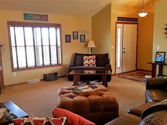 4th image of 406 Aspen Grove Ln