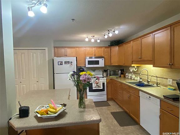 5th image of 3605 Albert St #354