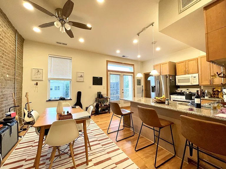 2336 W Augusta Blvd #3R — Photo 4