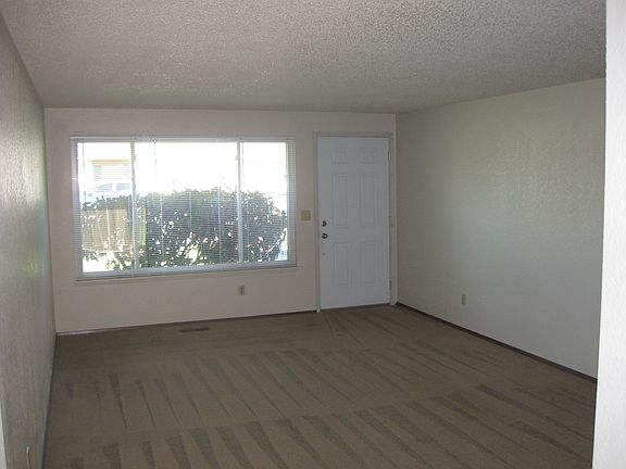 4th image of 5002 79th Avenue Ct E #A
