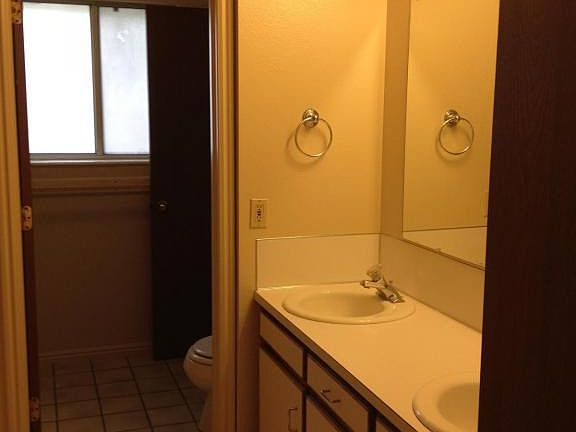 5th image of 1051 S Virginia Cir