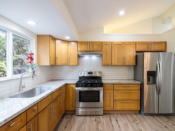 3rd image of 11-3885-A Nahelenani St