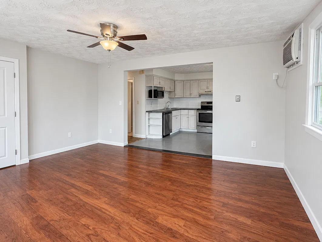 4 bed, 2.0 bath, 2271 sqft, $3,500 — Photo 3