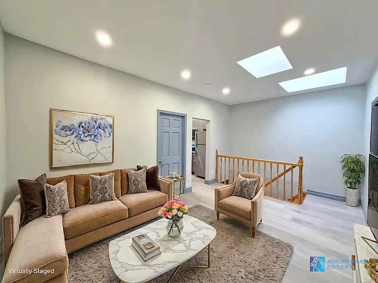 1828 W 7th St #2 — Photo 2