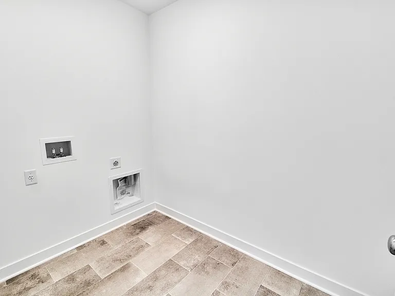 404 W Monroe St — Photo 32