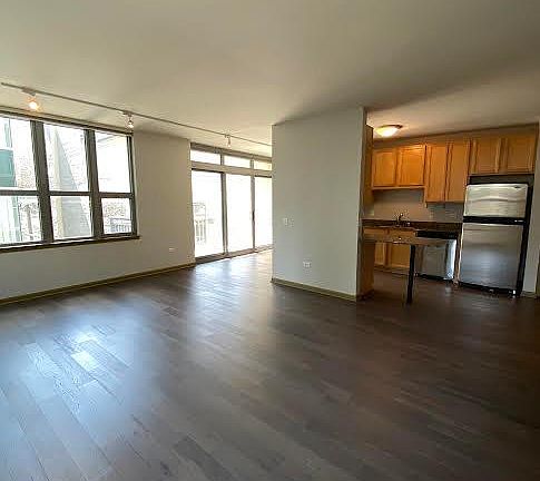 3rd image of 125 S Jefferson St #907K