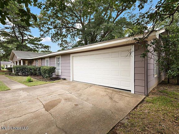 3rd image of 1204 Deerfield Ln