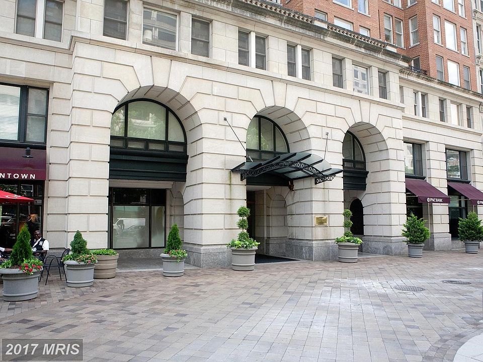 Indiana Avenue, NW Building Entry Approach