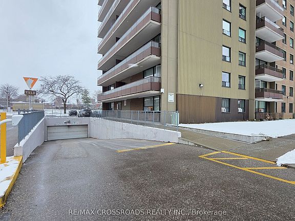 4th image of 180 Markham Rd #921