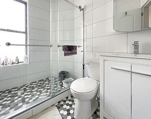5th image of 210 W 10th St APT 4E