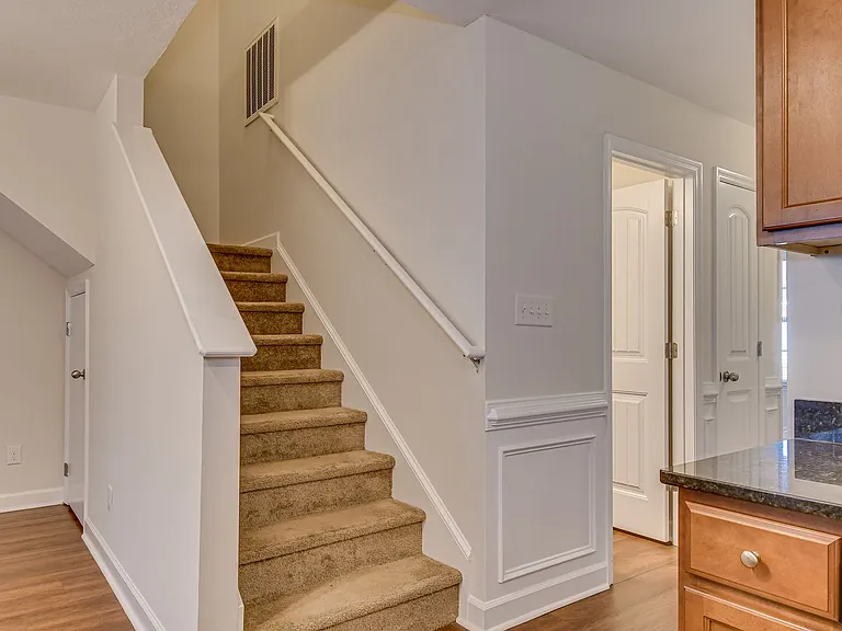 Stonewyck Luxury Townhomes — Photo 37