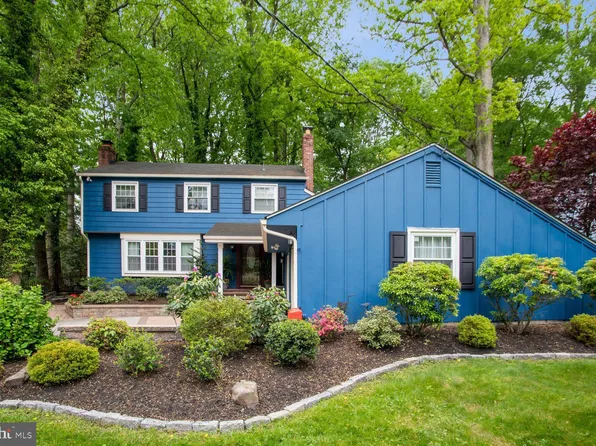 127 Barcroft Dr, Cherry Hill, NJ 08034
