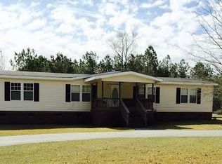 261 Mayberry Ln, Richlands, NC 28574