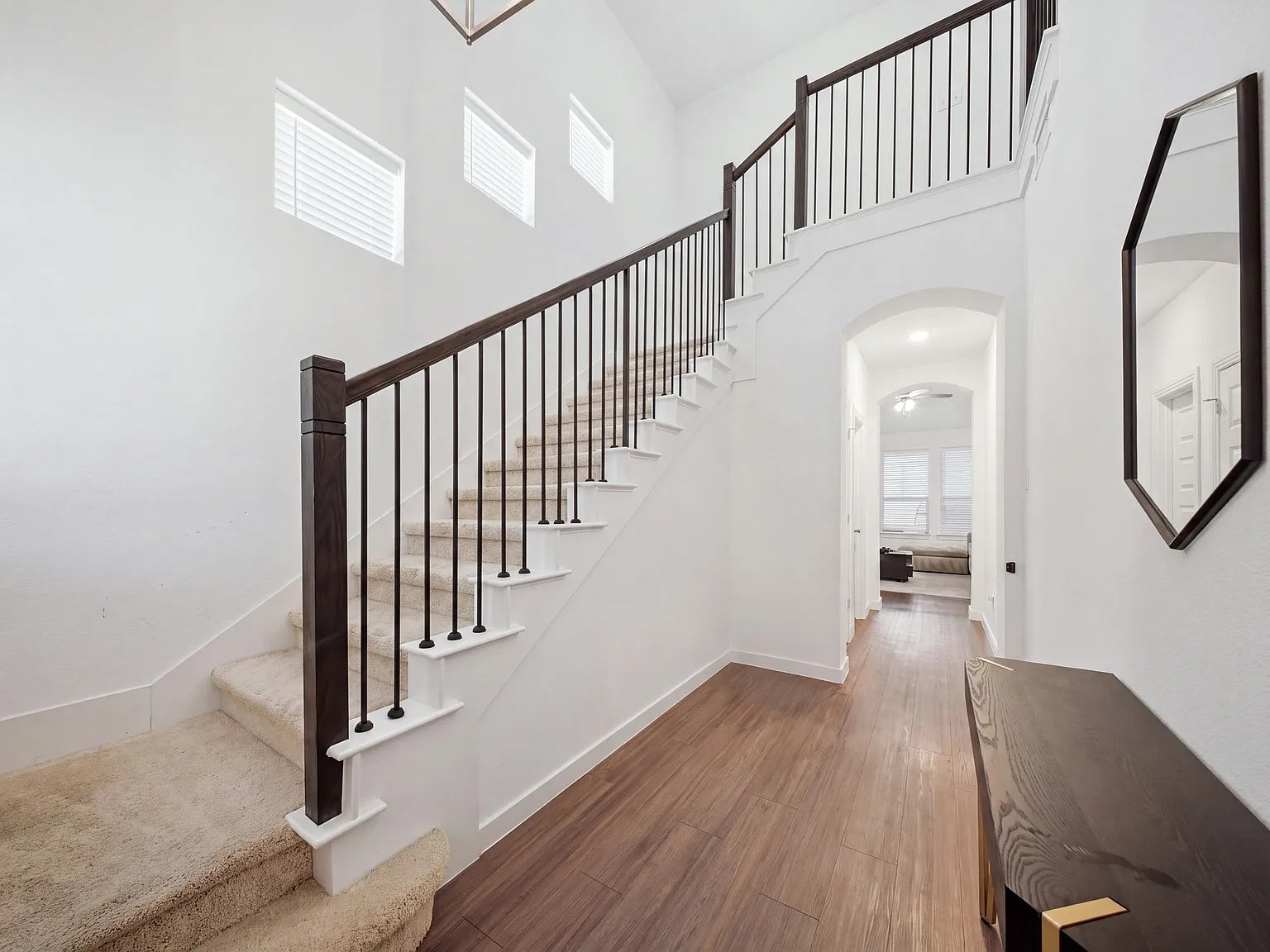 4 bed, 2414 sqft, $2,800 — Photo 2