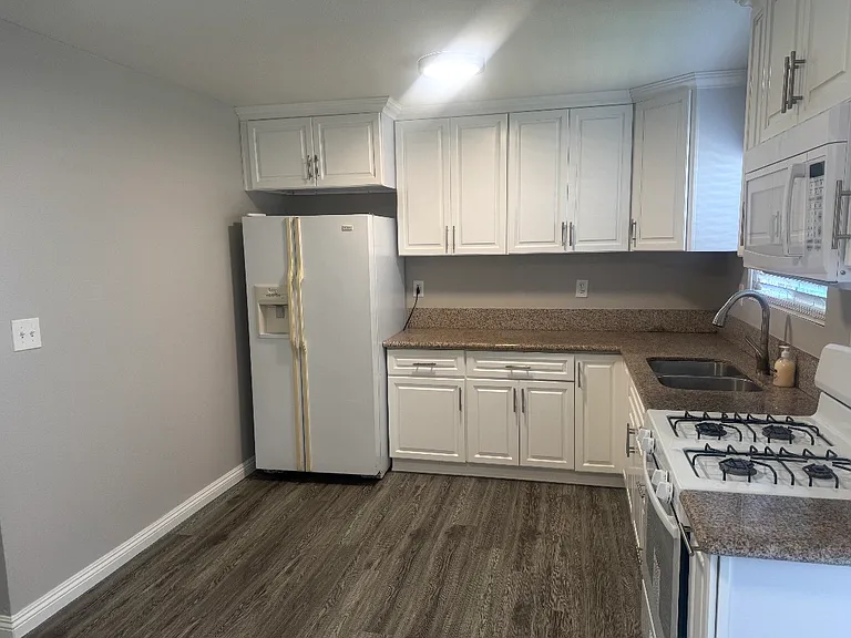 15582 Boleyn Cir #B — Photo 10
