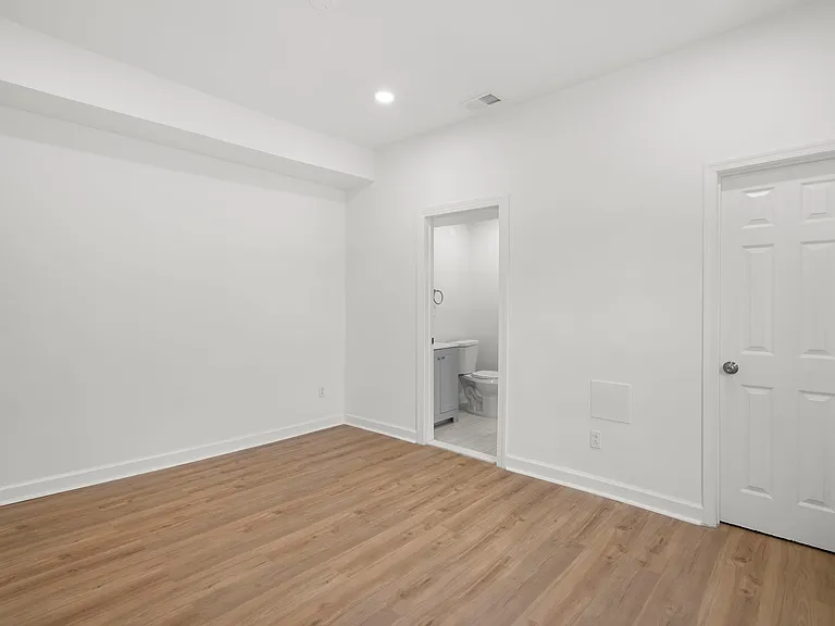 138 Maryland Park Dr — Photo 15