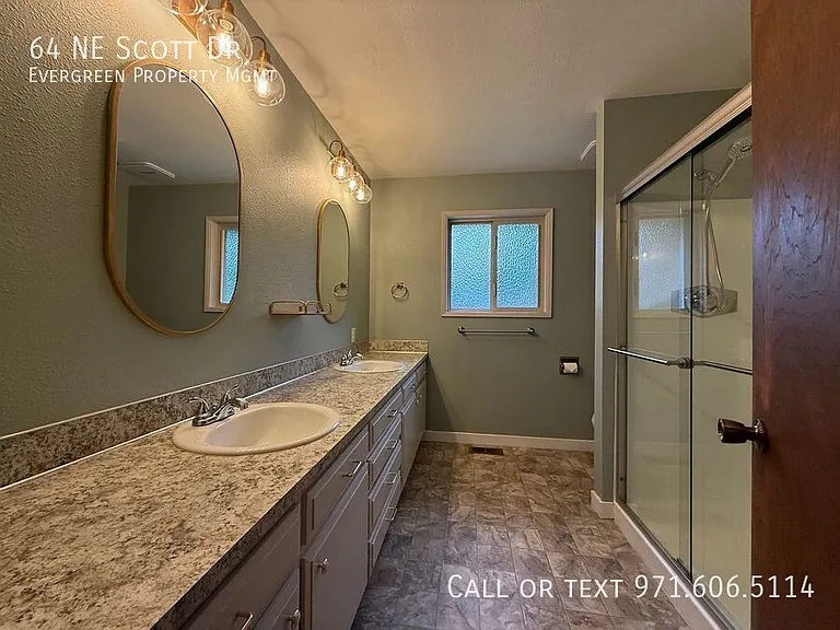64 NE Scott Dr — Photo 36