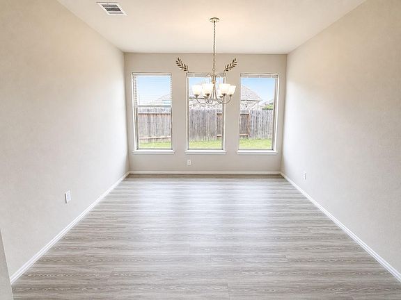 4th image of 8826 Winters Edge Rd