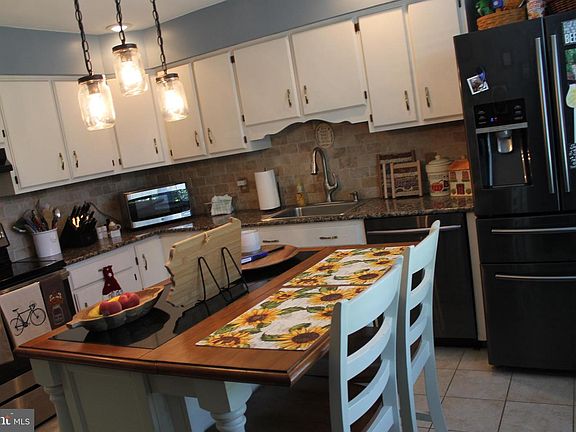 4th image of 205 Village Walk Dr