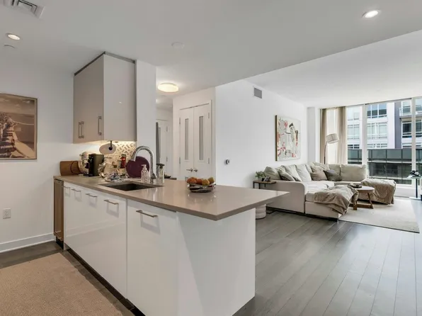 1200 Avenue At Port Imperial image 3 of 20