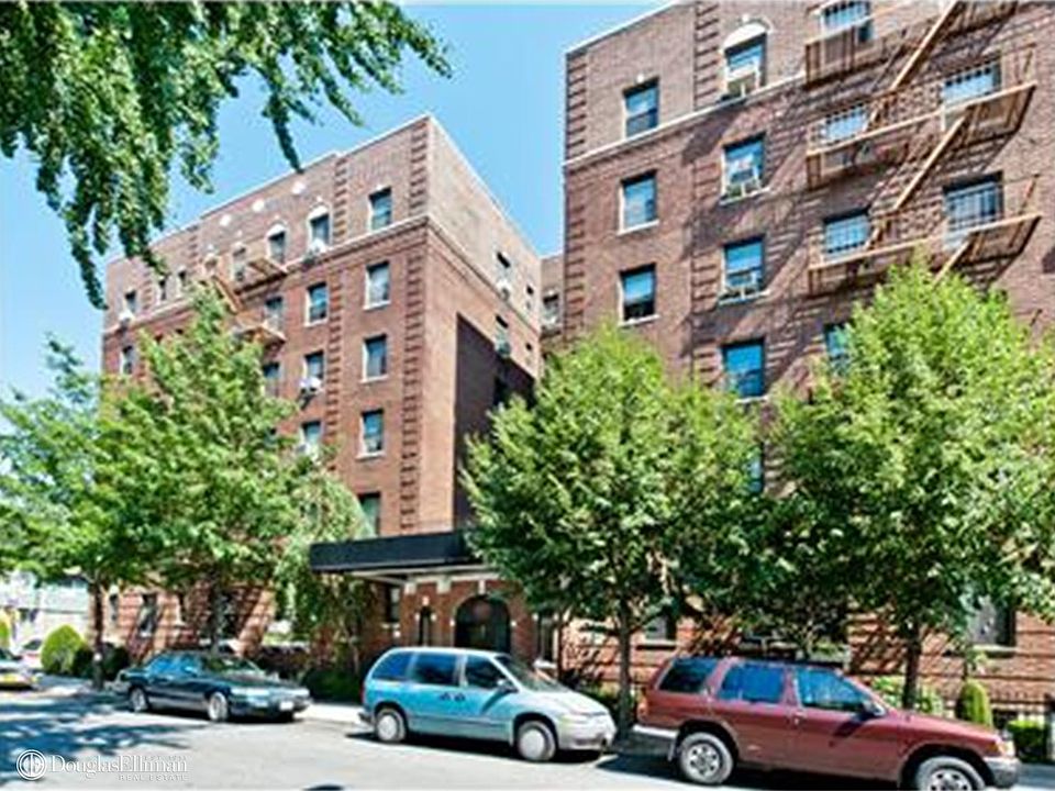 2nd image of 125 Hawthorne St APT 5F