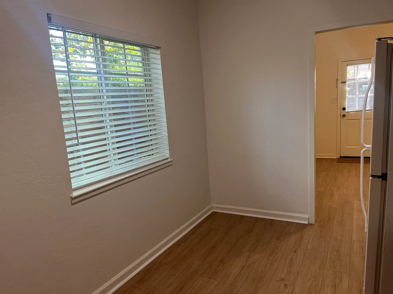 102 Elliott St — Photo 3