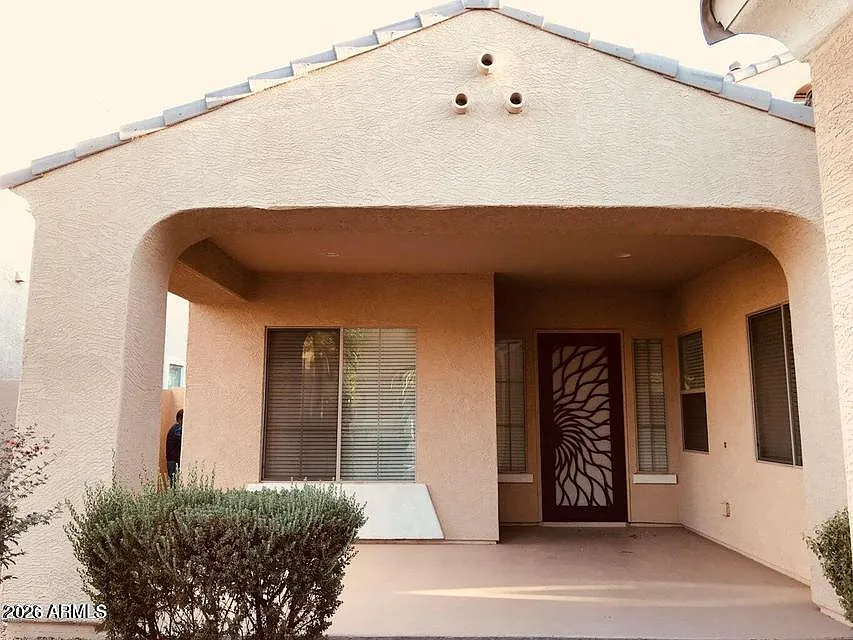 4 bed, 2.5 bath, 2693 sqft, $2,995 — Photo 2