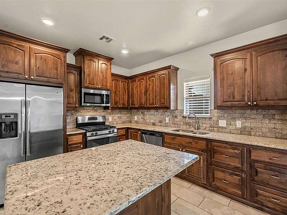 5th image of 35 Blue Meadow Dr