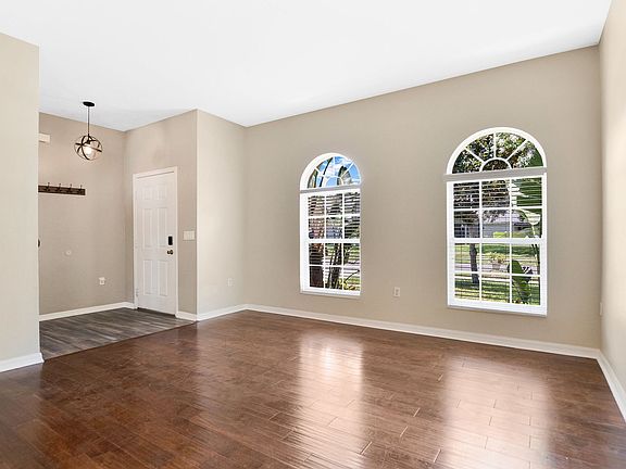 4th image of 542 Groves End Ln