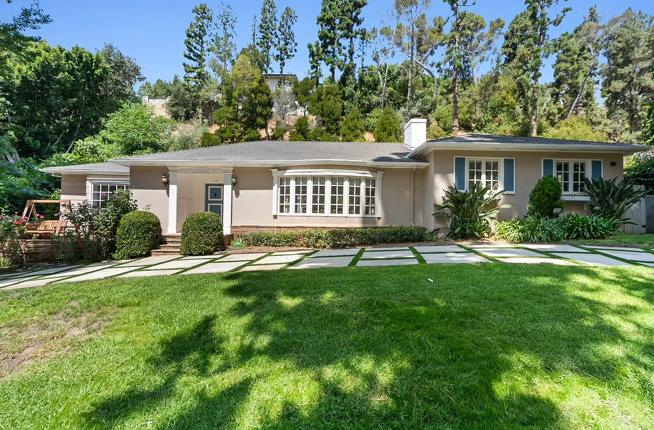 1165 Coldwater Canyon Dr — Photo 1