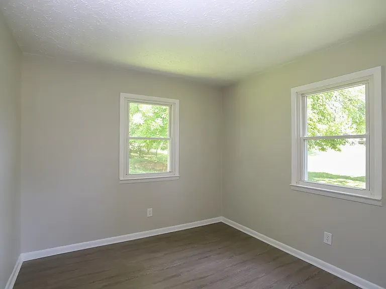 309 Martin Ct — Photo 9