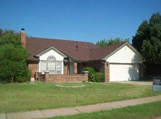 2709 E Hills Dr, Moore, OK 73160
