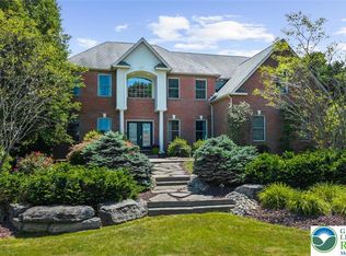 221 Sonny Dr, Wind Gap, PA 18091