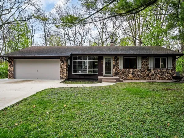 251 Frost Cir, Williams Bay, WI 53191