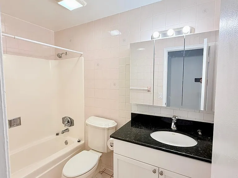 501 W Kalmia Dr #4 — Photo 8