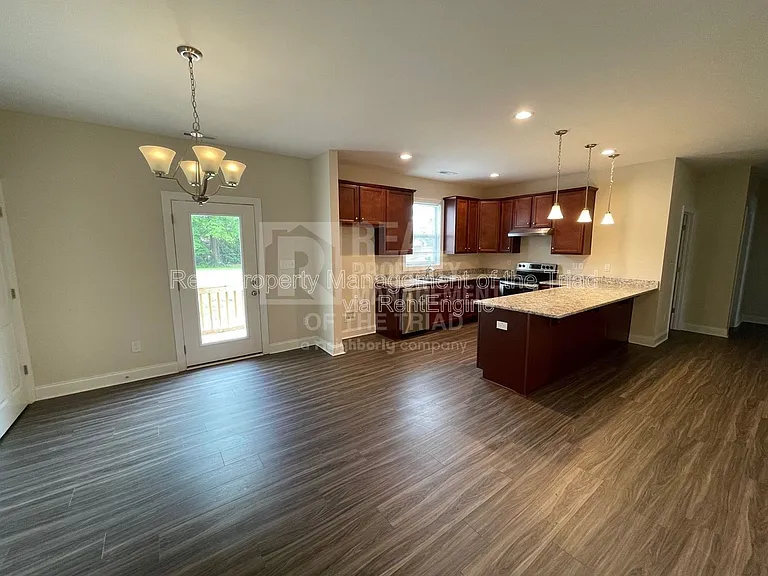 206 Hassellwood Dr — Photo 3