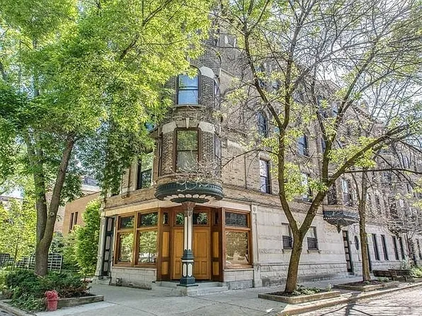 909 W Wisconsin St, Chicago, IL 60614
