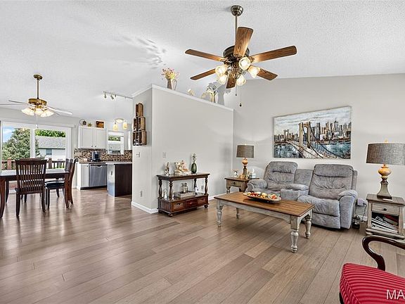 3rd image of 811 Northridge Dr