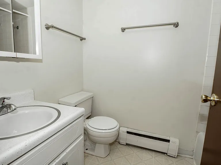 215 Lindell Dr — Photo 8