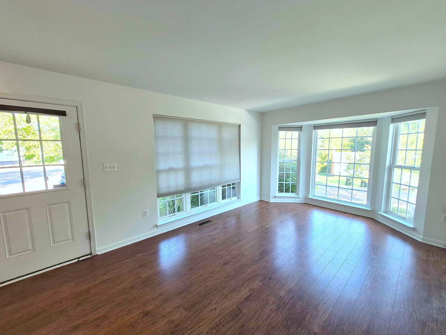 4 bed, 3.5 bath, 2836 sqft, $2,800 — Photo 3