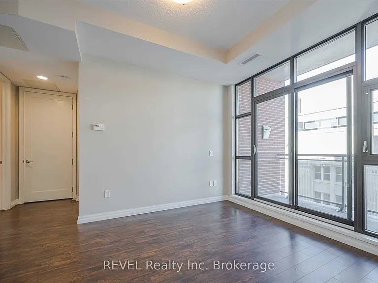 112 King St E #907 — Photo 18