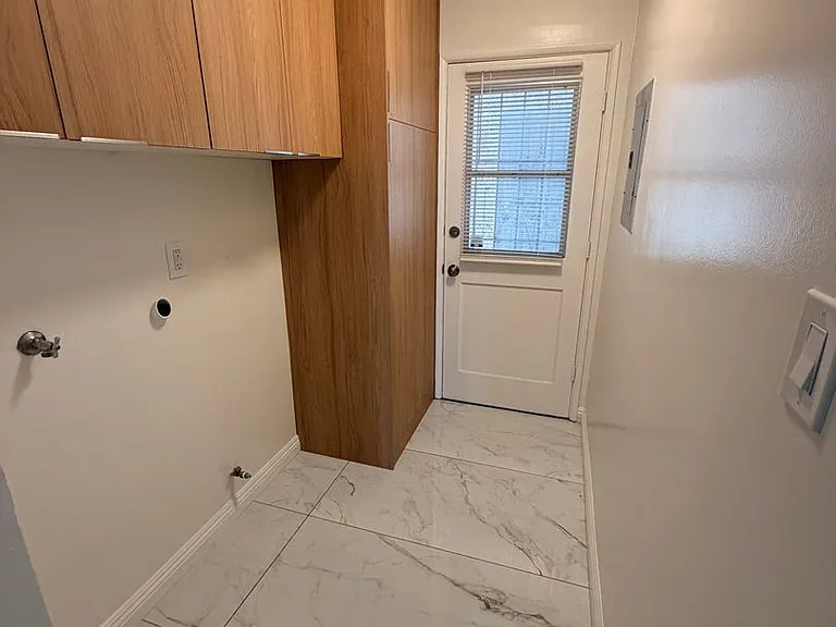1845 S Grand Ave #1 — Photo 18