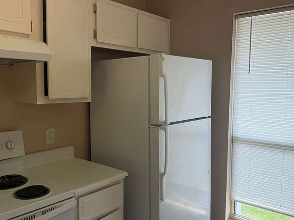 5th image of 910 Brett Dr APT 32