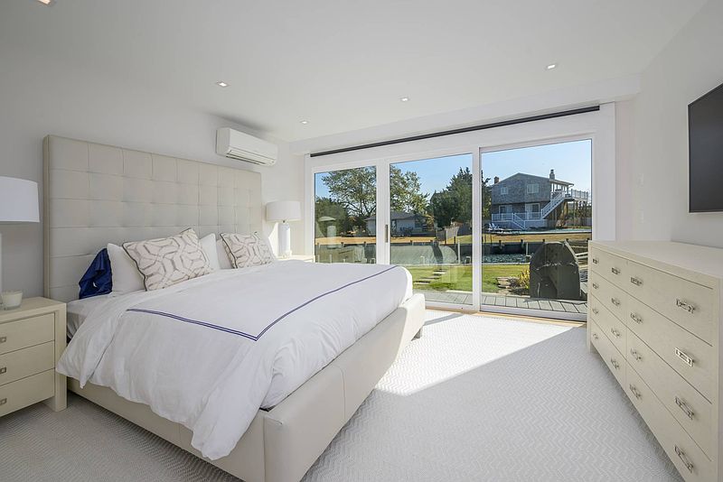 16 Middle Pond Ln, Southampton, NY 11968 | Out East