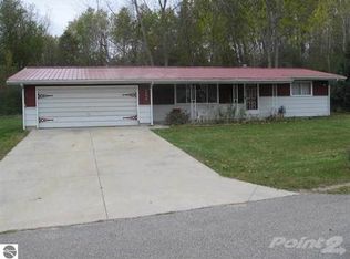 1006 Pequena Dr, Lake Isabella, MI 48893