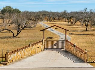 819 County Road 356, La Vernia, TX 78101