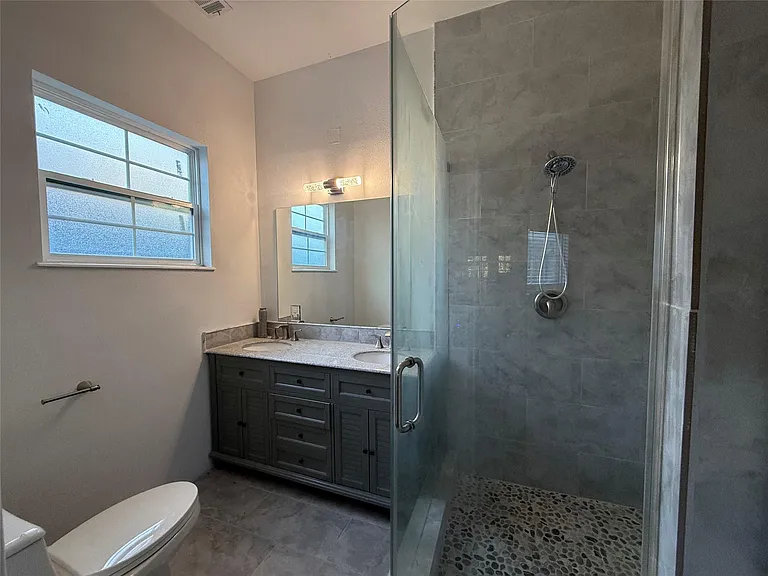 1717 Weber St — Photo 10