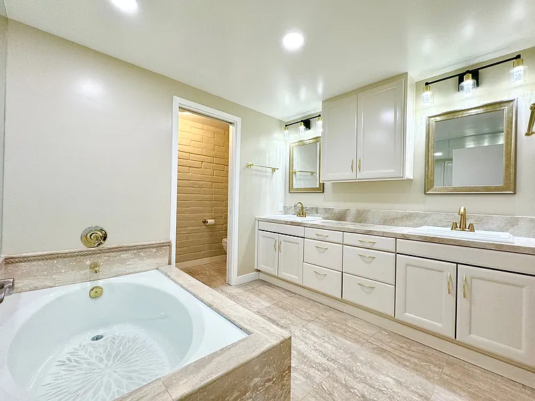 1200 Riverside Dr #1270 — Photo 14